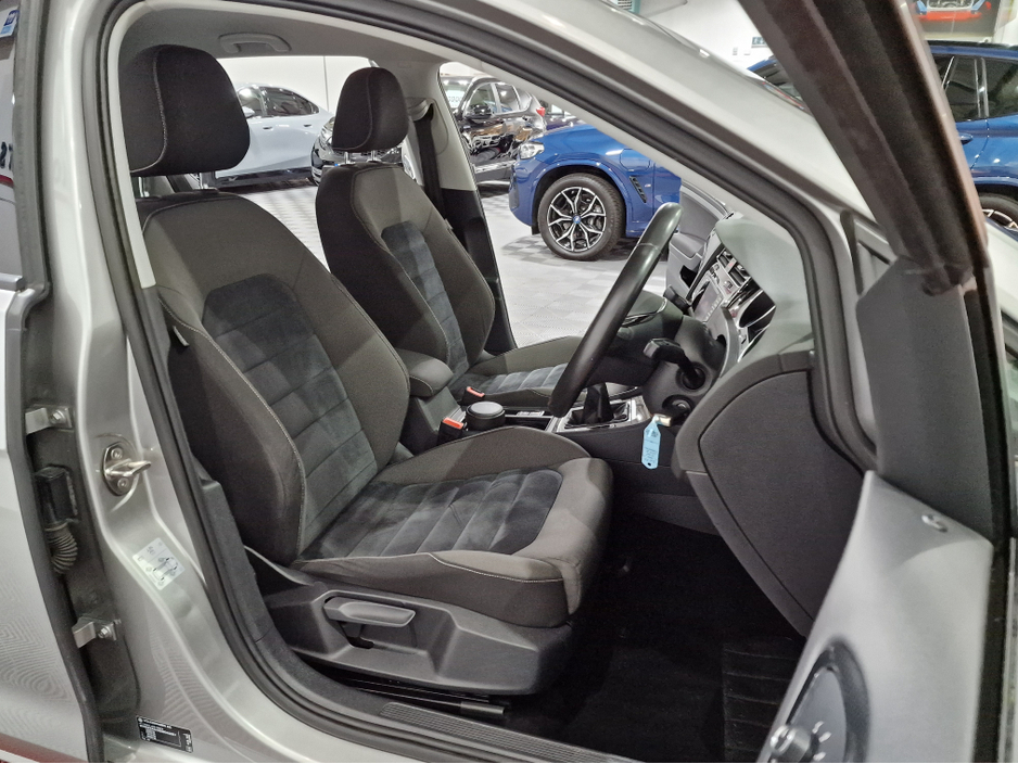 2013 Volkswagen Golf - image 7