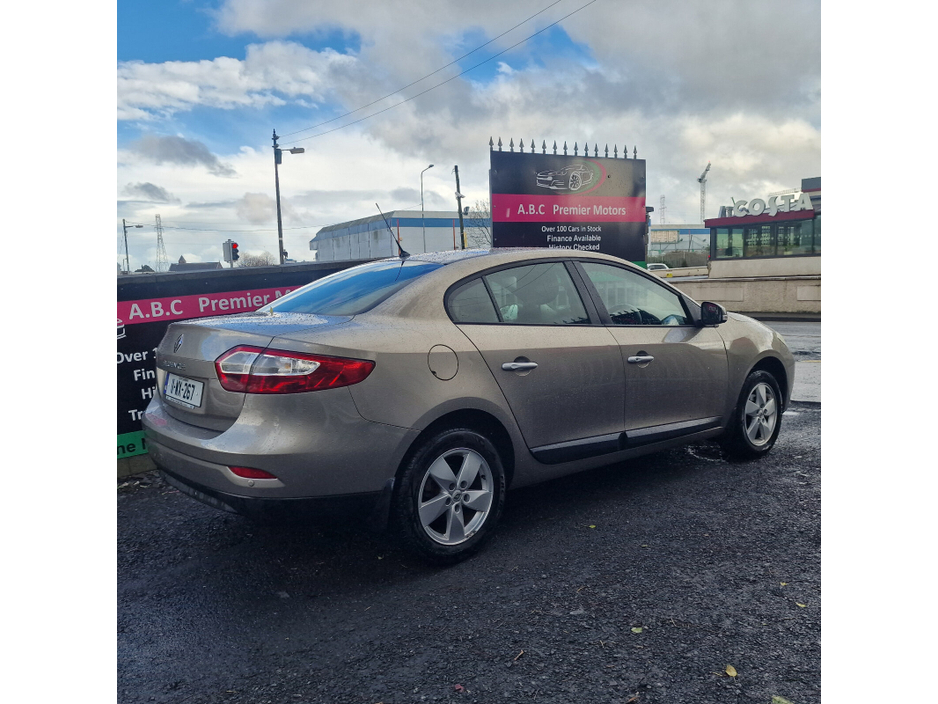 2011 Renault Fluence - image 2