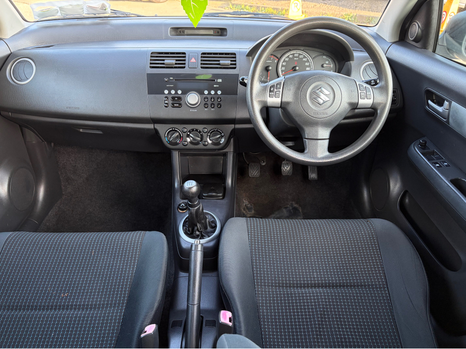 2006 Suzuki Swift - image 7