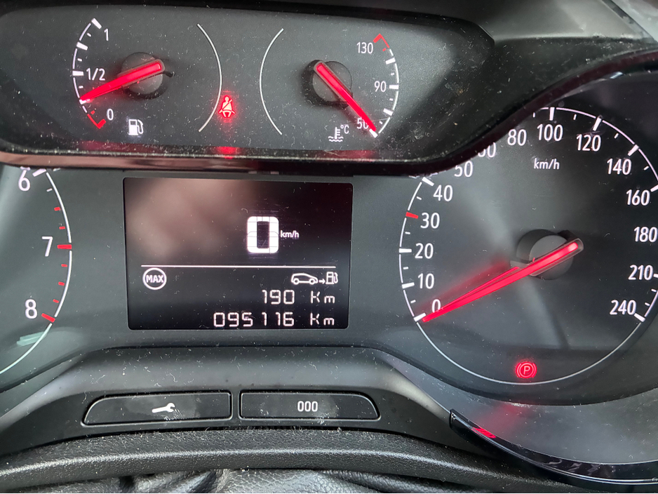 2022 Opel Crossland X - image 16