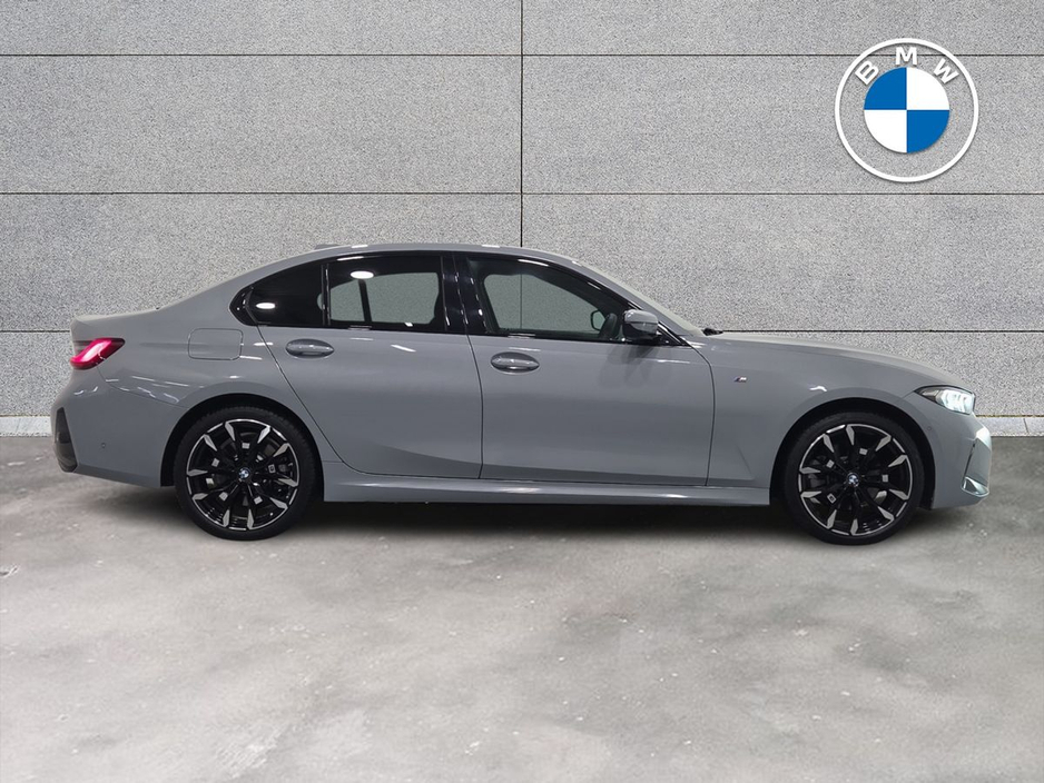 2025 BMW 3 Series - image 25