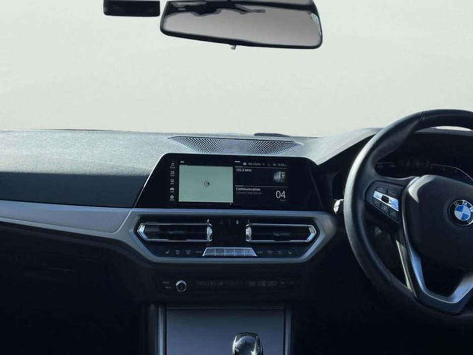 2019 BMW 3 Series - image 24