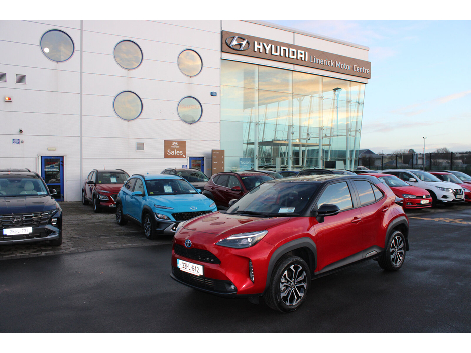 2023 Toyota Yaris Cross 1.5 Hybrid CVT Luna Sport €28,950