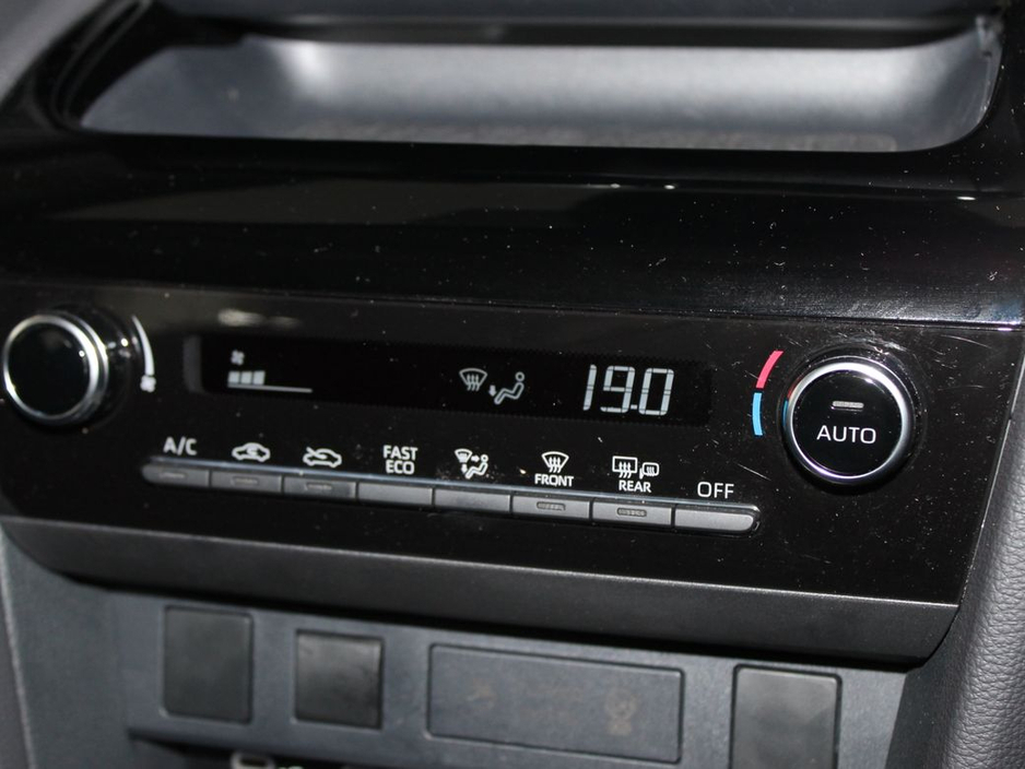 2024 Toyota Yaris - image 19