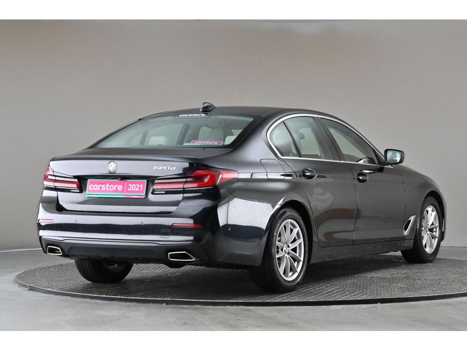 2021 BMW 5 Series - image 9