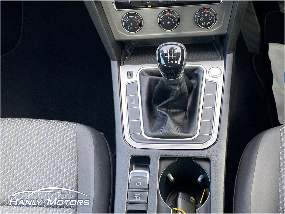 2020 Volkswagen Passat - image 22