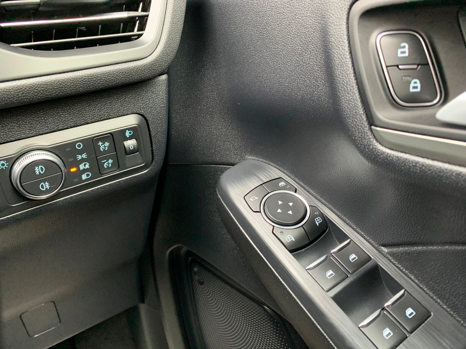 2022 Ford Kuga 1.5 TDCI 120 PS TITANIUM COMMERCIAL // PRICE EXCL. VAT // GREAT CONDITION // FULL SERVICE HISTORY // ONE OWNER // NEW MODEL // €16,662