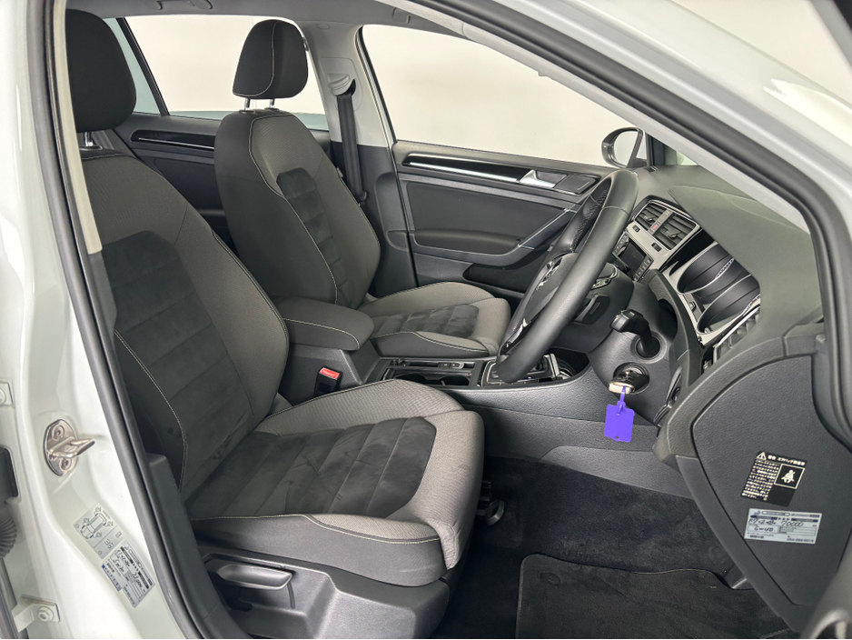 2013 Volkswagen Golf - image 6