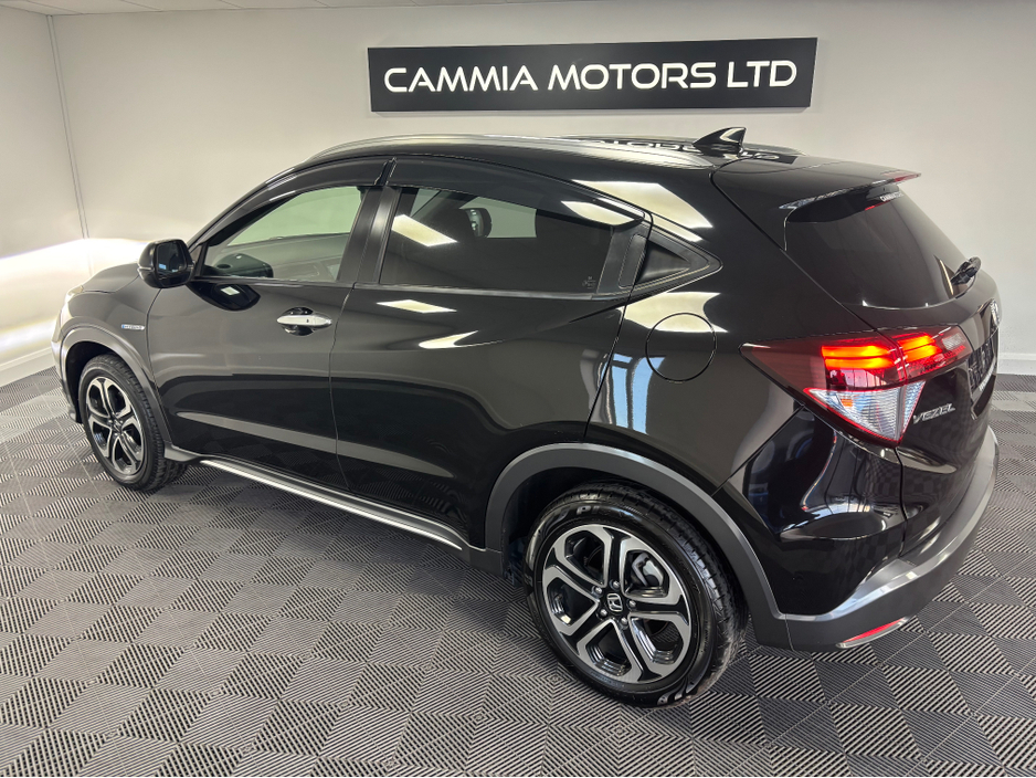 2017 Honda Vezel - image 2