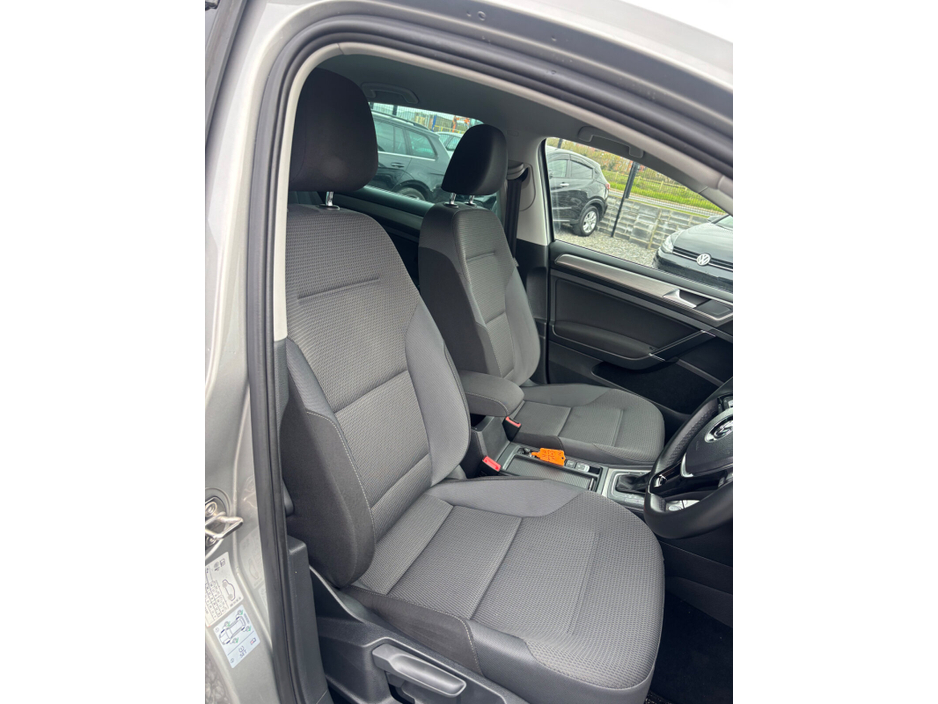 2017 Volkswagen Golf - image 6