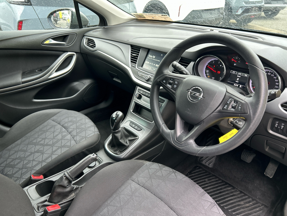 2019 Opel Astra - image 6