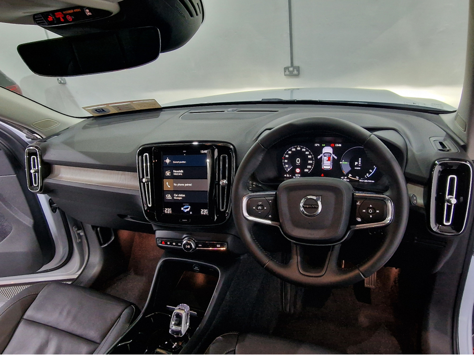 2021 Volvo XC40 - image 6