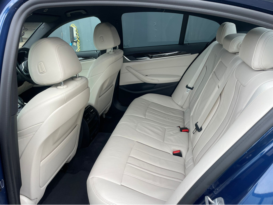 2021 BMW 5 Series - image 13