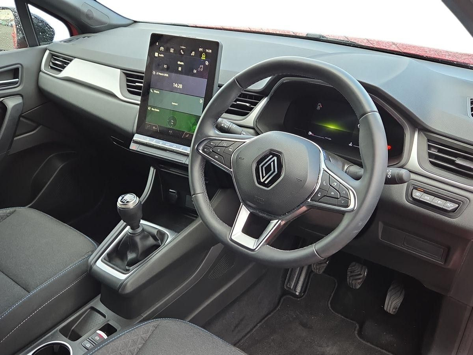 2025 Renault Captur - image 6