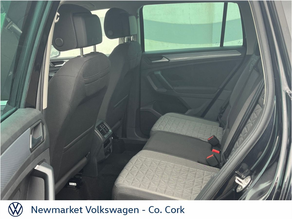 2023 Volkswagen Tiguan - image 7