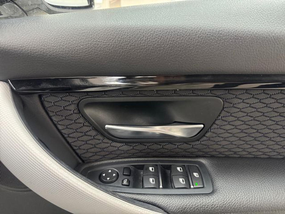 2016 BMW 3 Series - image 12