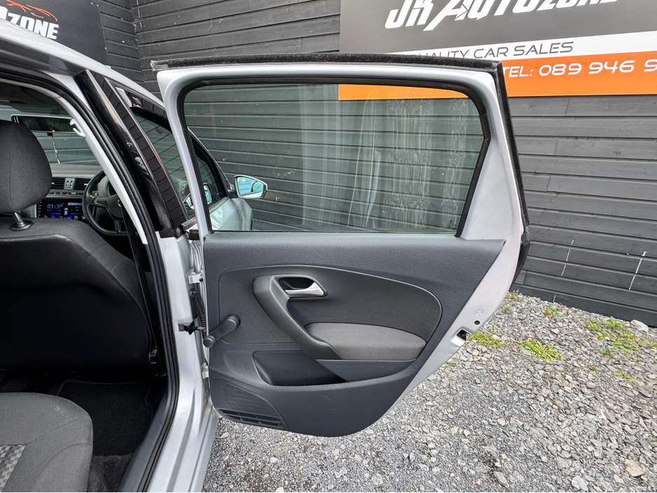 2015 Volkswagen Polo - image 15