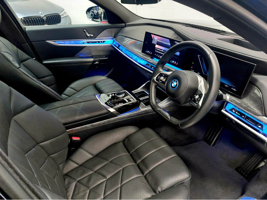 2023 BMW i7 - image 7