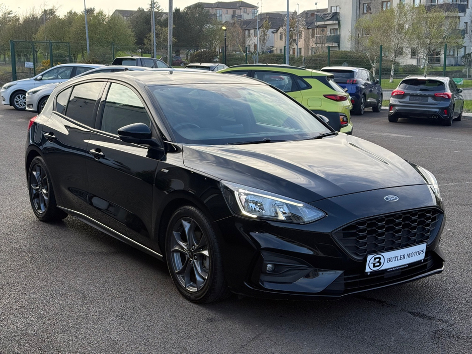 2019 Ford Focus - image 9