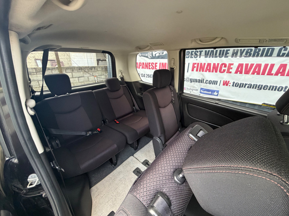 2013 Nissan Serena - image 9