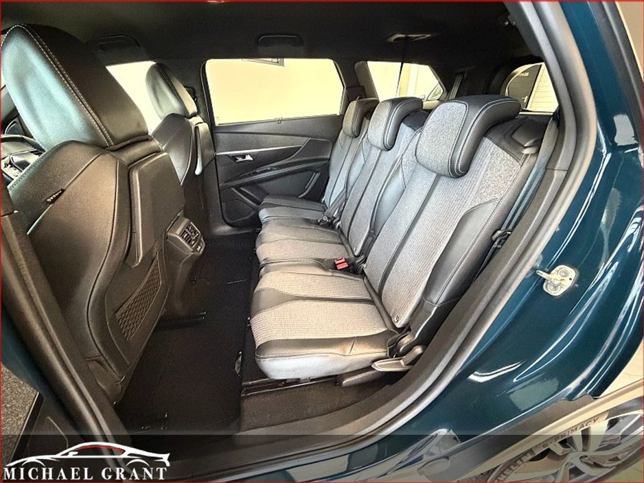 2023 Peugeot 5008 - image 18