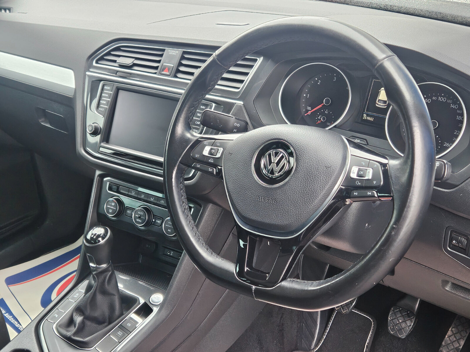2017 Volkswagen Tiguan - image 6