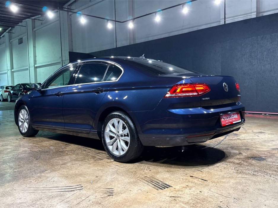 2016 Volkswagen Passat - image 5