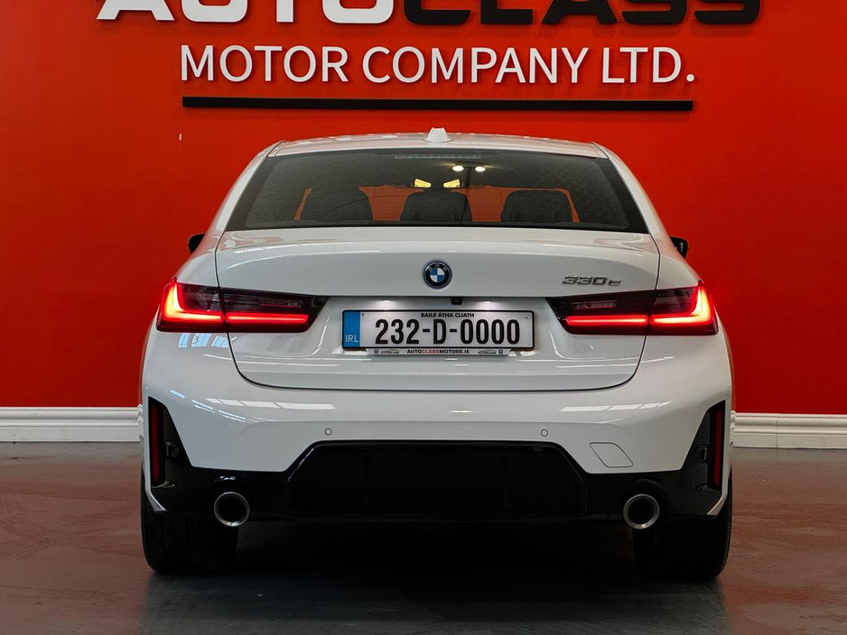 2023 BMW 3 Series - image 10