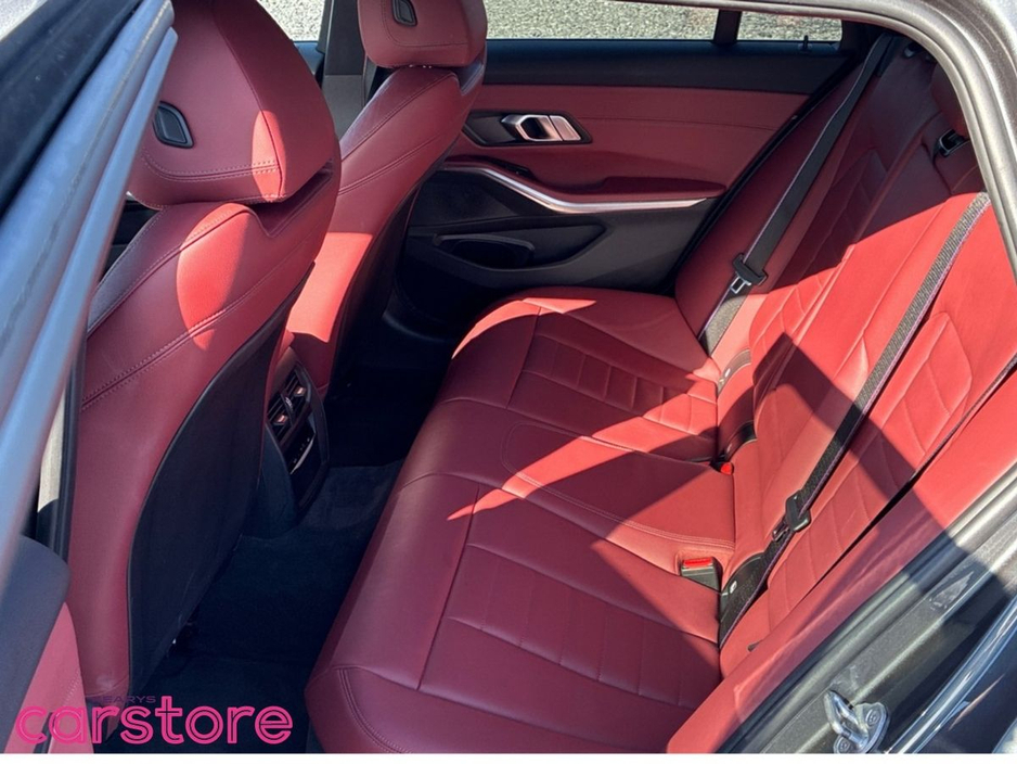 2021 BMW 3 Series - image 10