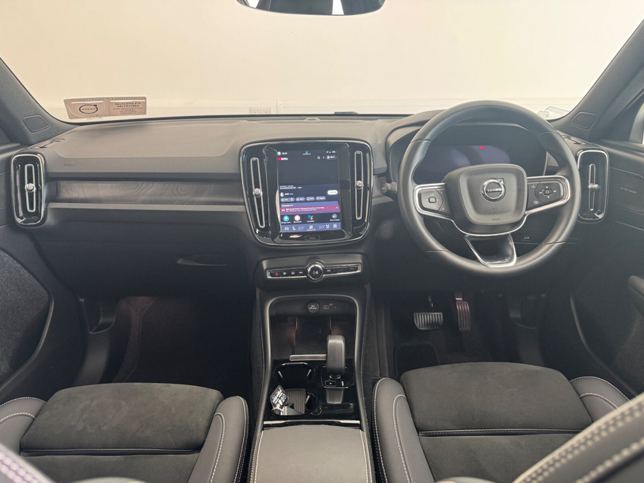 2023 Volvo XC40 - image 22