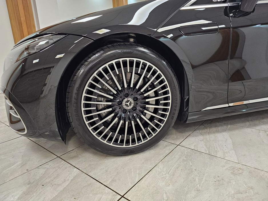 2025 Mercedes-Benz EQS - image 4