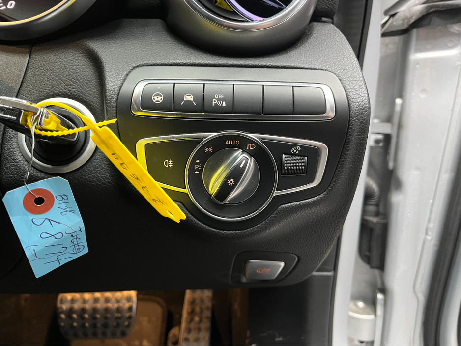 2017 Mercedes-Benz C Class 2017 MERCEDES-BENZ C220D LAUREUS EDITION 2.2 AUTOMATIC / CRUISE CONTROL / REVERSE CAMERA / ELECTRIC MEMORY & HEATED SEATS / PADDLE SHIFTERS / AMBIENT LIGHTS AND MORE