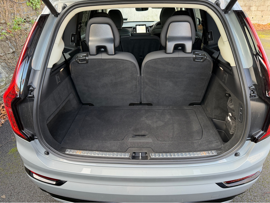 2025 Volvo XC90 NEW MODEL//PLUS DARK T8 RECHARGE//GREAT SPECIFICATION//PANORAMIC ROOF//SIMI AND AA DEALER €79,900