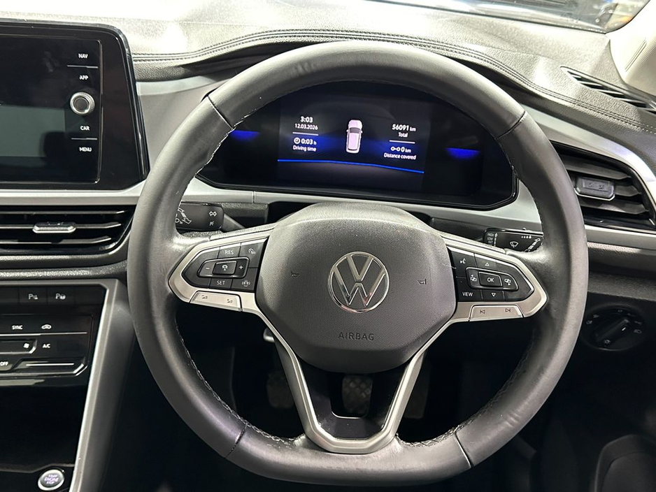 2025 Volkswagen T-Roc - image 12