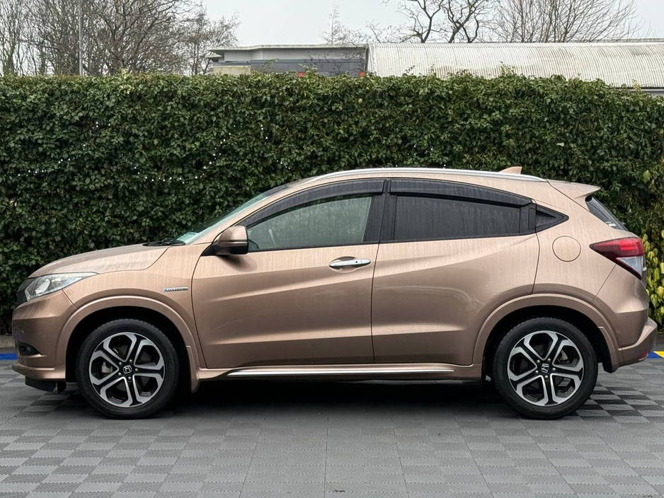 2017 Honda Vezel 1.5 HYBRID -HALF LEATHER HEATED SEATS // REVERSE CAMERA/ €17,950