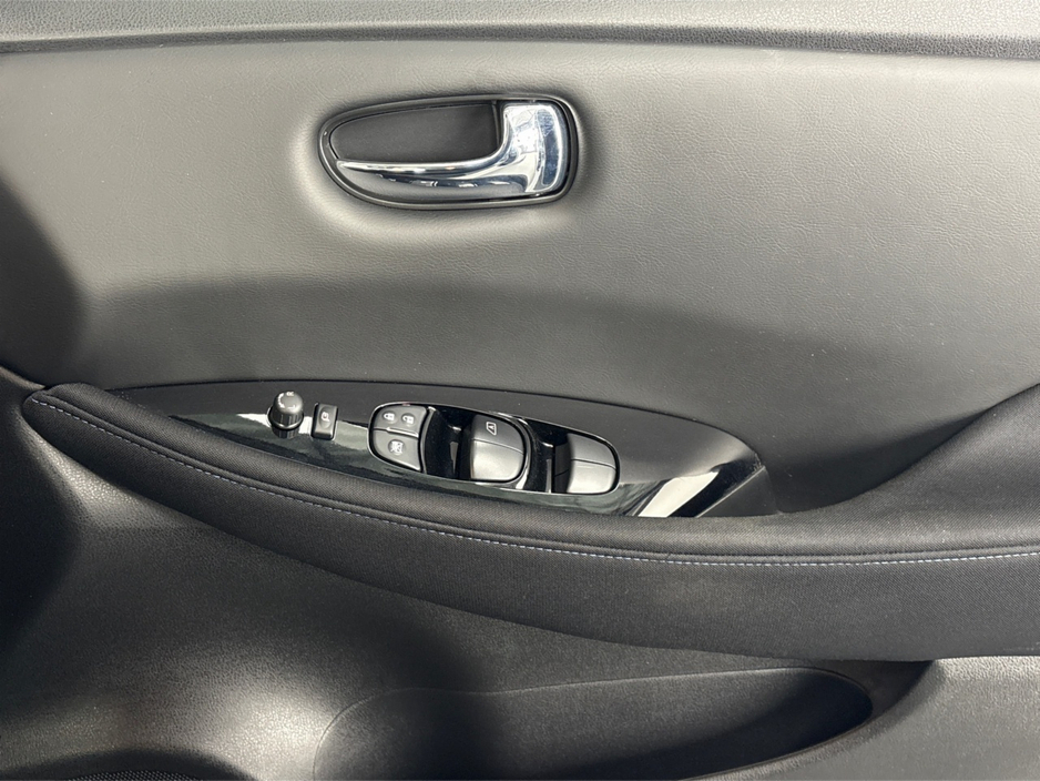 2023 Nissan Leaf PREMIUM 40KW**HEATED FRONT SEATS**HEATED MULTIFUNCTIONAL STEERING WHEEL**SEMI DIGITAL DASH**TOUCHSCREEN BLUETOOTH MEDIA**NAVIGATION**REVERSE CAMERA**PARKING SENSORS**ECO MODE**CRUISE CONTROL €17,995