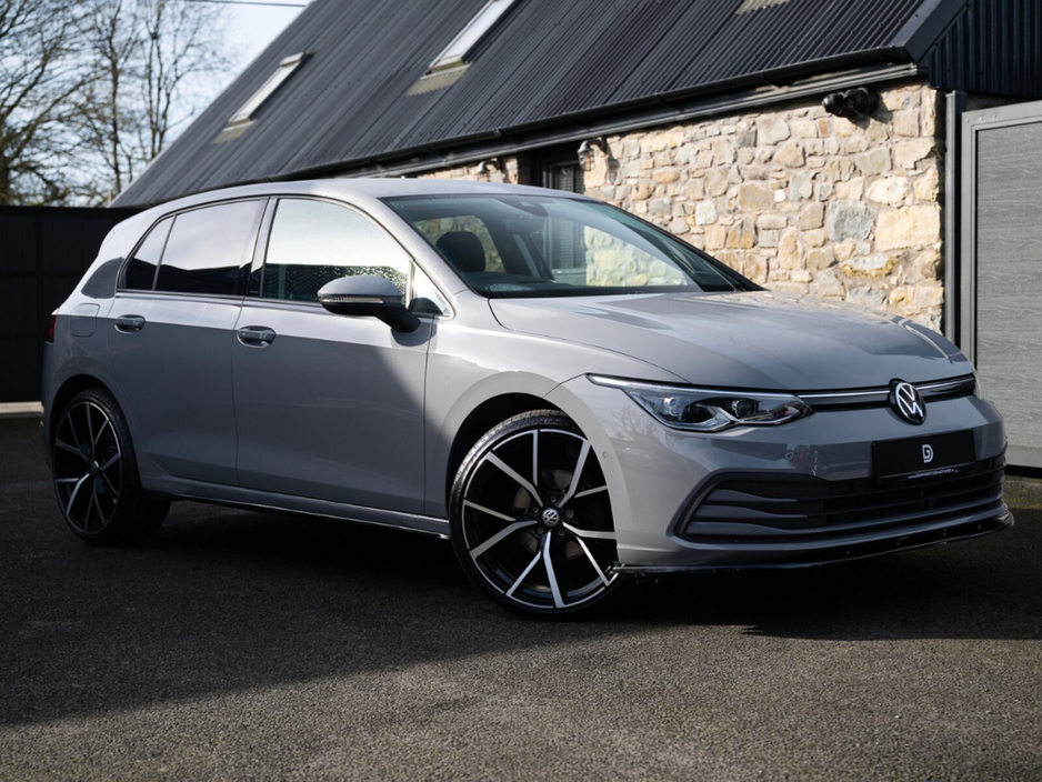 2022 Volkswagen Golf - image 3