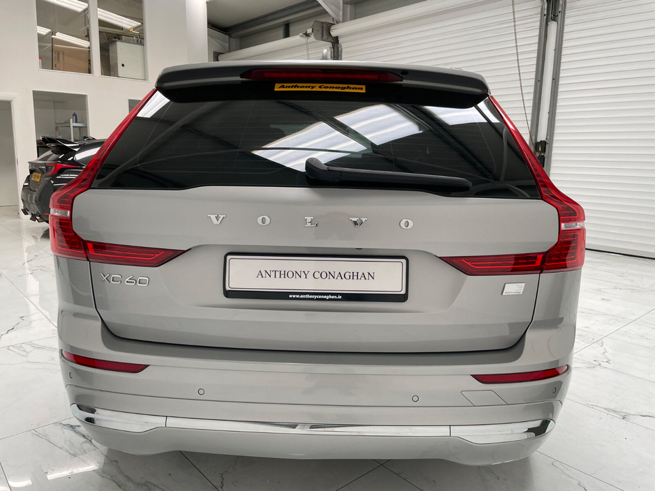 2023 Volvo XC60 - image 4