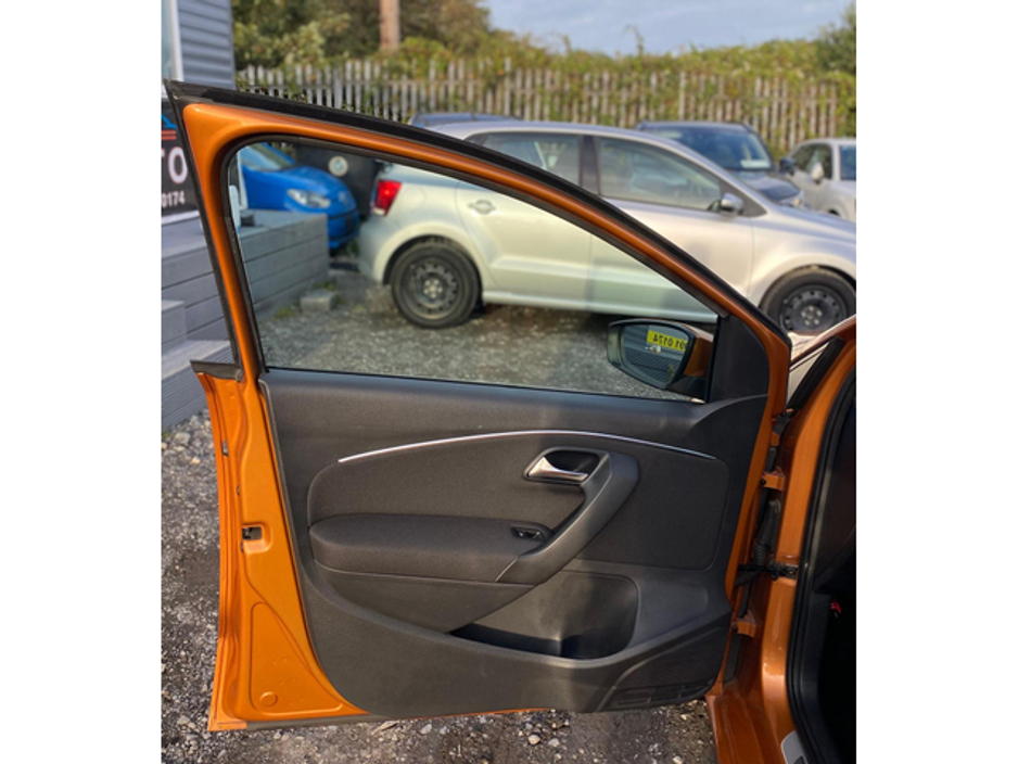 2017 Volkswagen Polo - image 6