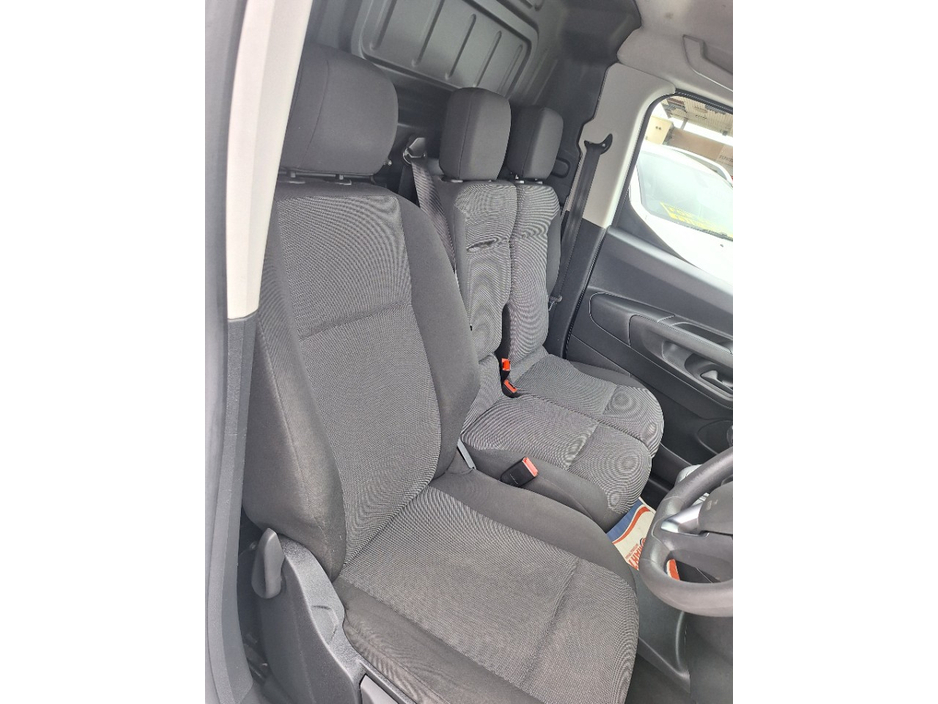 2021 Vauxhall Combo - image 8