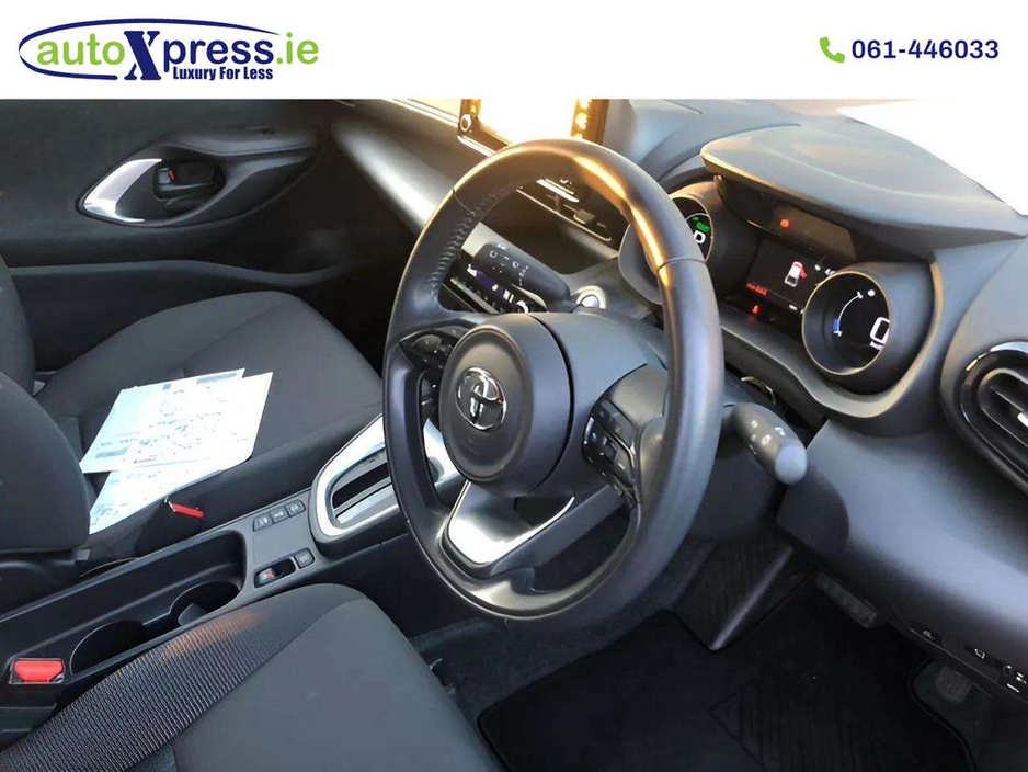 2022 Toyota Yaris Cross 1.5 HYBRID G Only 7000 Miles €26,995