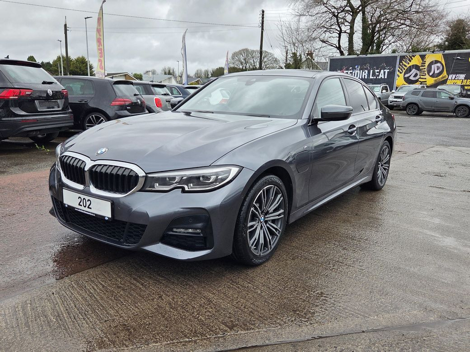 2020 BMW 3 Series - image 3