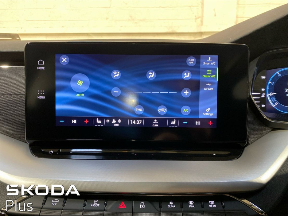 2023 Skoda Octavia - image 16