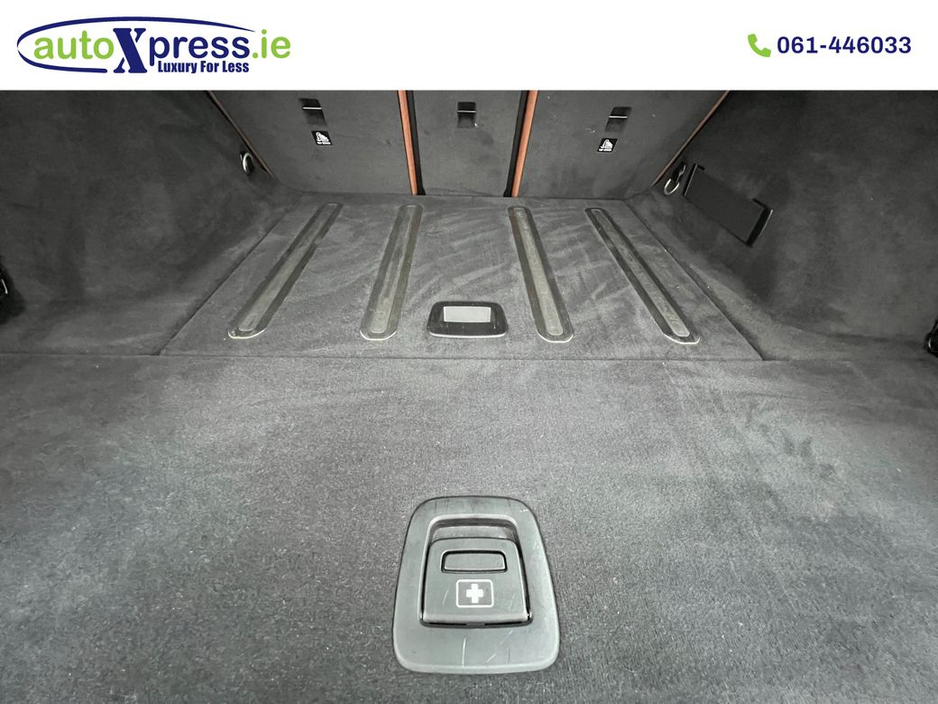 2021 BMW 3 Series - image 10