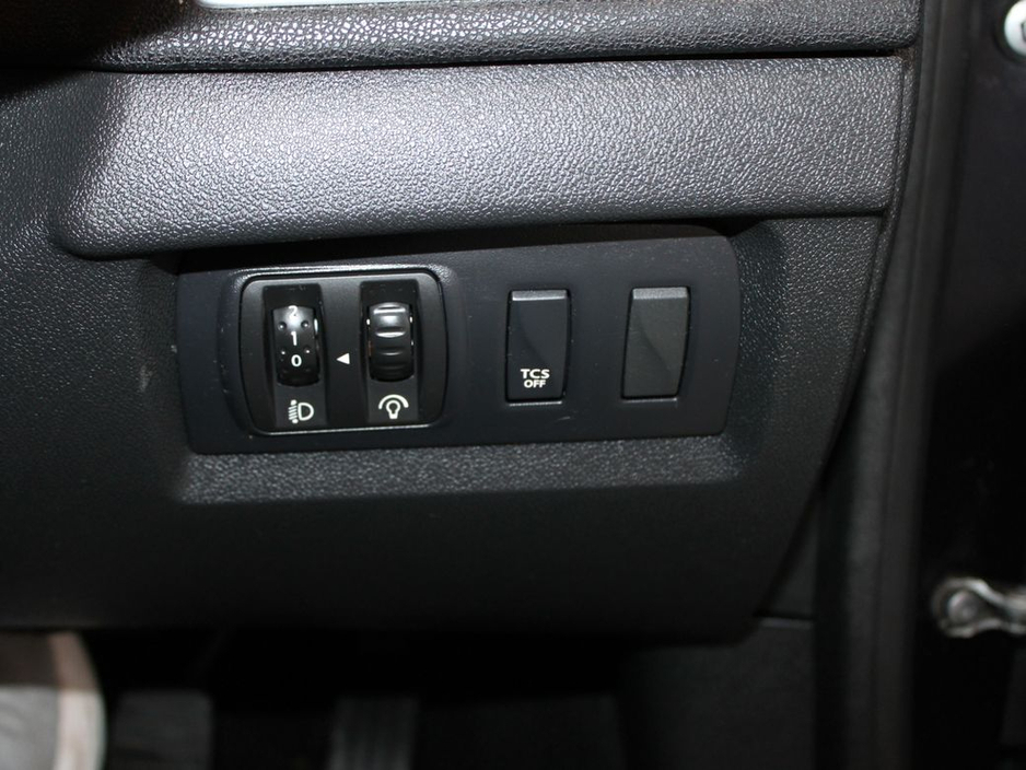 2015 Renault Fluence - image 25