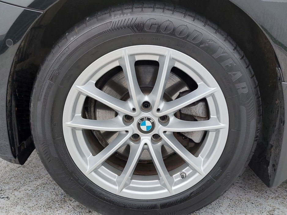 2022 BMW 5 Series - image 14