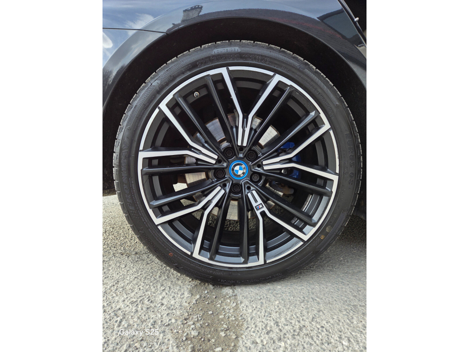 2021 BMW 5 Series - image 20