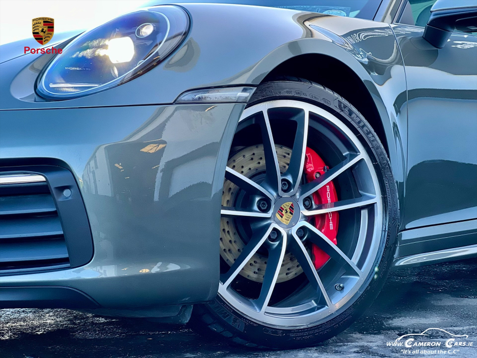 2020 Porsche 911 CARRERA 4SPEED Aventurine Green Metallic €144,950