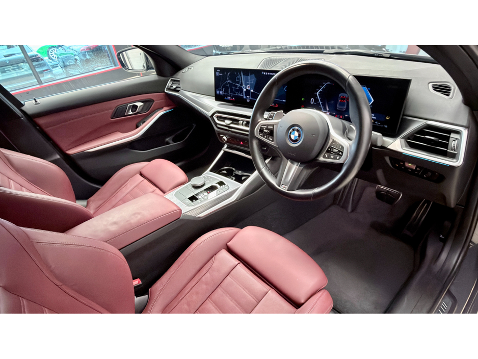 2024 BMW 3 Series - image 10