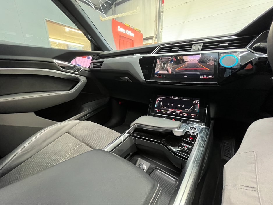 2022 Audi e-tron - image 25